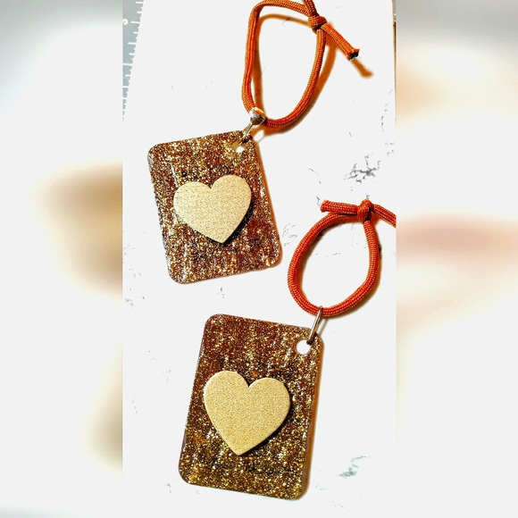 HAPPY HOLIDAYS New (2x) Handcrafted Ornaments/Bag Tags/Keychains! Golden Hearts! - Picture 1 of 7